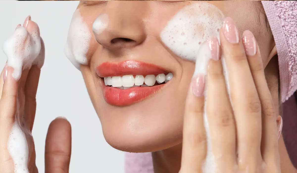 میسلار واتر دوفاز گارنیر Bi-Phase برای حذف سریع آرایشهای ضدآب واترپروف و پاکسازی ملایم پوست حساس میسلار واتر دوفاز گارنیر Bi-Phase برای حذف سریع آرایشهای ضدآب واترپروف و پاکسازی ملایم پوست حساس