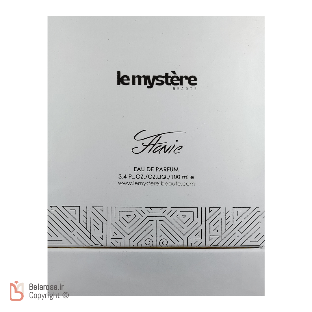 نمای روبه جعبه کارتنی عطر زنانه لومیستق با رایحه فلاویه